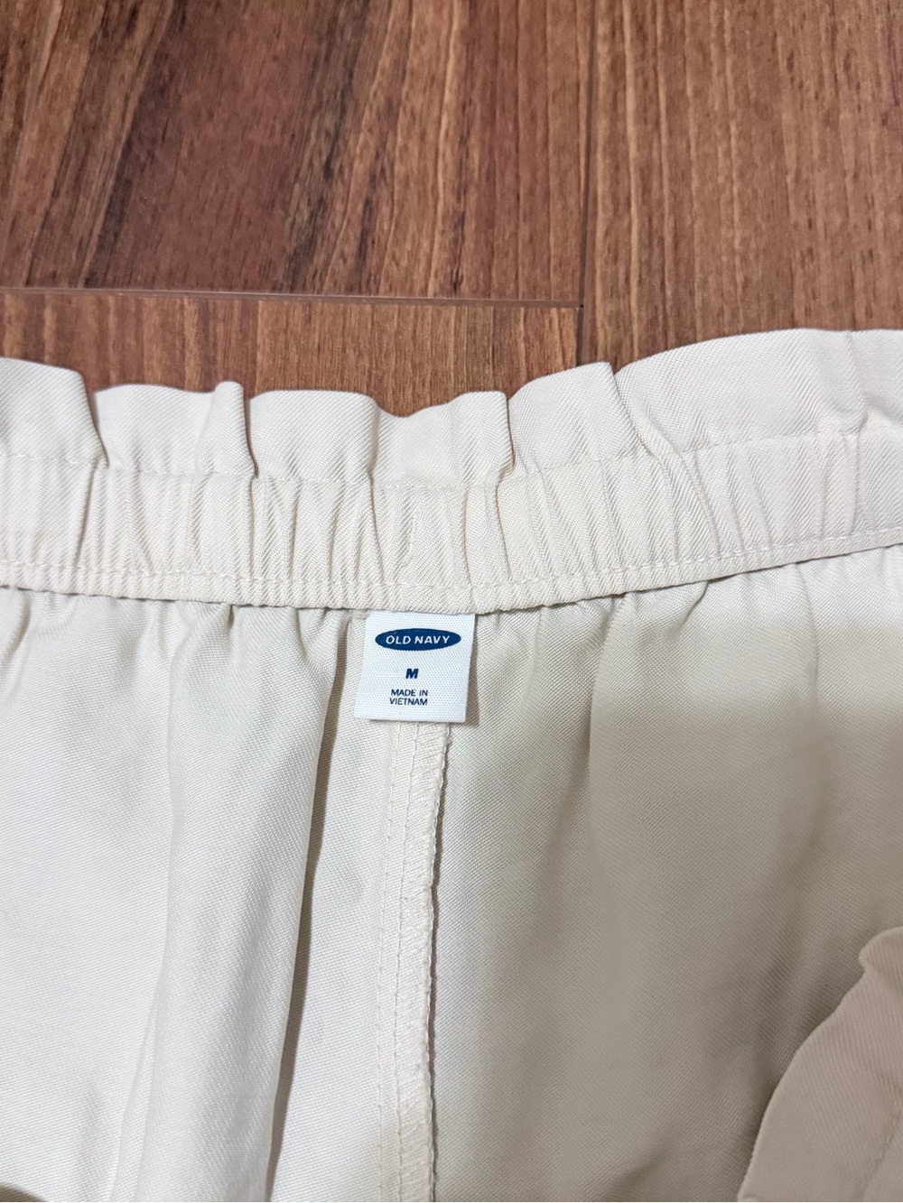 Old Navy Light Cream Drawstring Elastic Waist Shorts - Picture 3 of 4